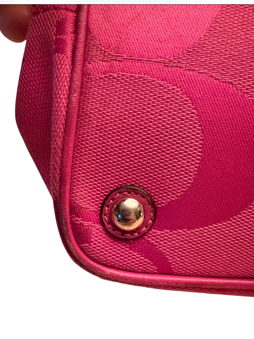 Coach Signature Laura Carryall in Magenta/Hot Pink. 14940 - Picture 13 of 16